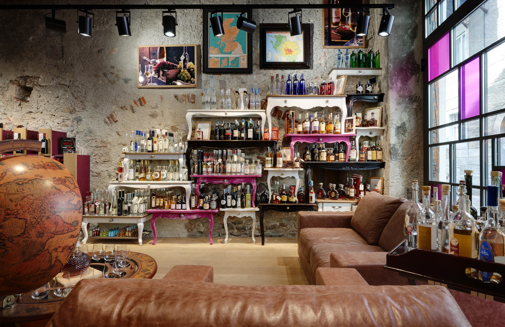 徐匯區(qū)200平復(fù)古酒莊辦公室裝修設(shè)計-第3張圖片-上海古都建筑設(shè)計集團