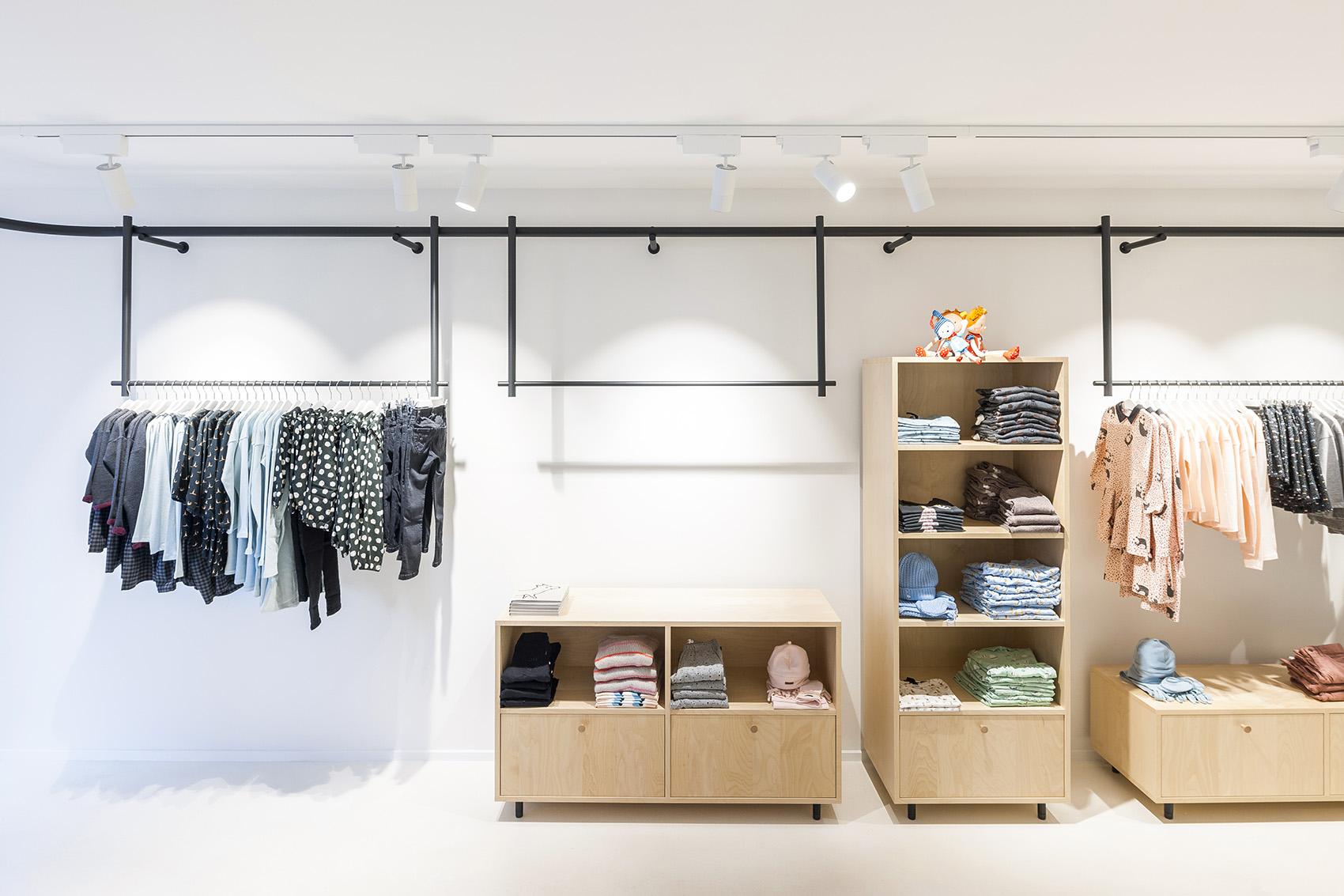 白色簡約風格服裝店裝修設計-第1張圖片-上海古都建筑設計集團