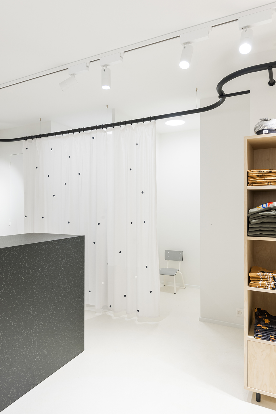 白色簡約風格服裝店裝修設計-第2張圖片-上海古都建筑設計集團