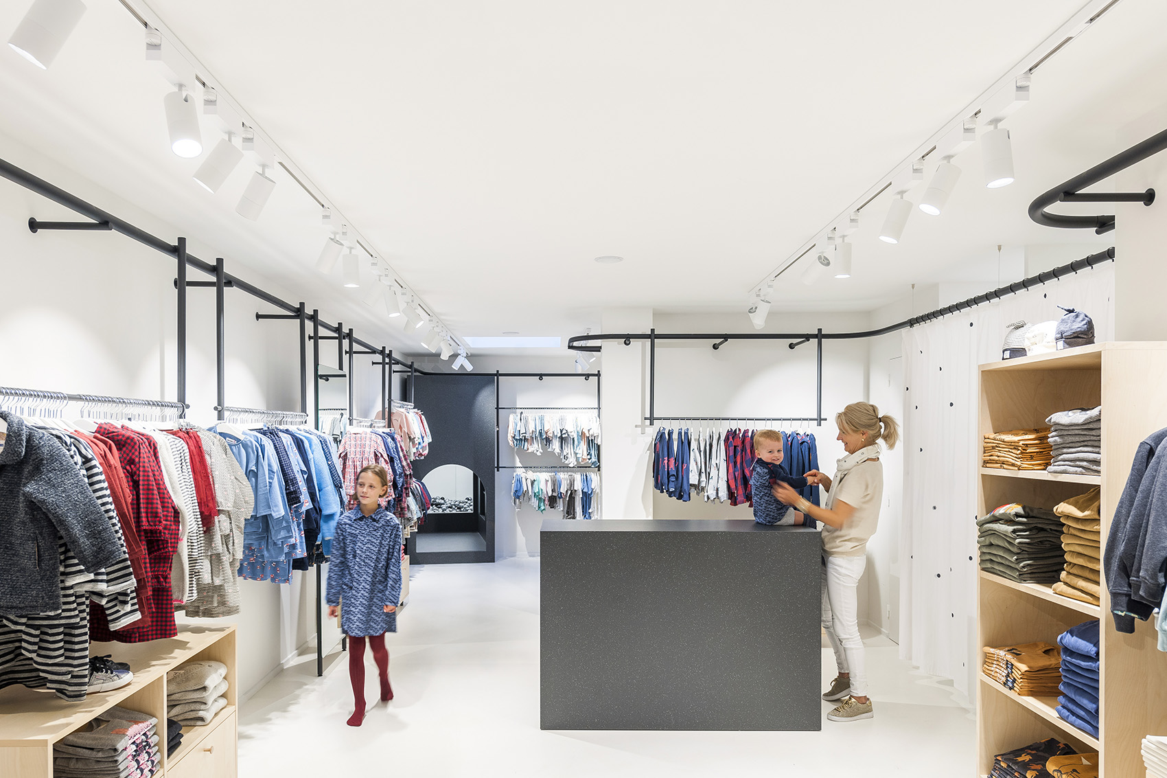 白色簡約風格服裝店裝修設計-第3張圖片-上海古都建筑設計集團