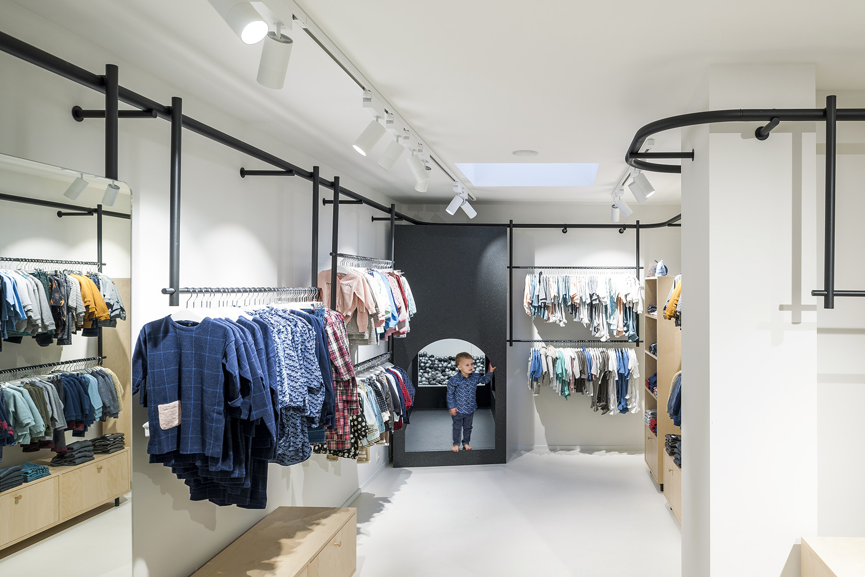 白色簡約風格服裝店裝修設計-第4張圖片-上海古都建筑設計集團