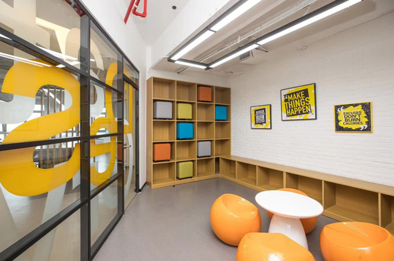 普陀新城市廣場1000平辦公樓設(shè)計裝潢-辦公室裝修設(shè)計效果圖-第4張圖片-上海古都建筑設(shè)計集團